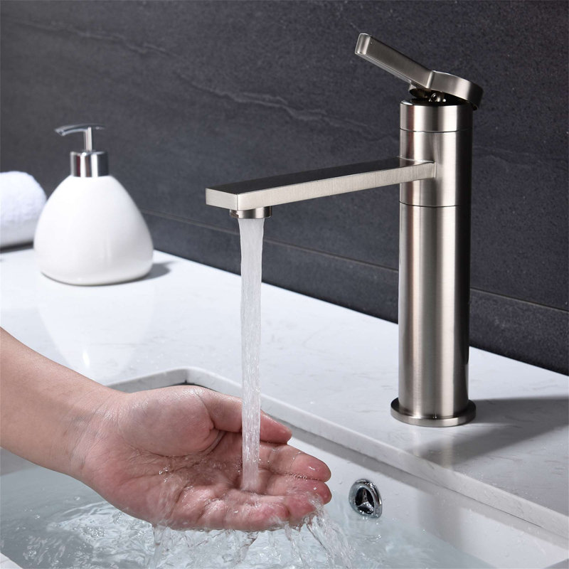 Robinet de salle de bain à un trou
