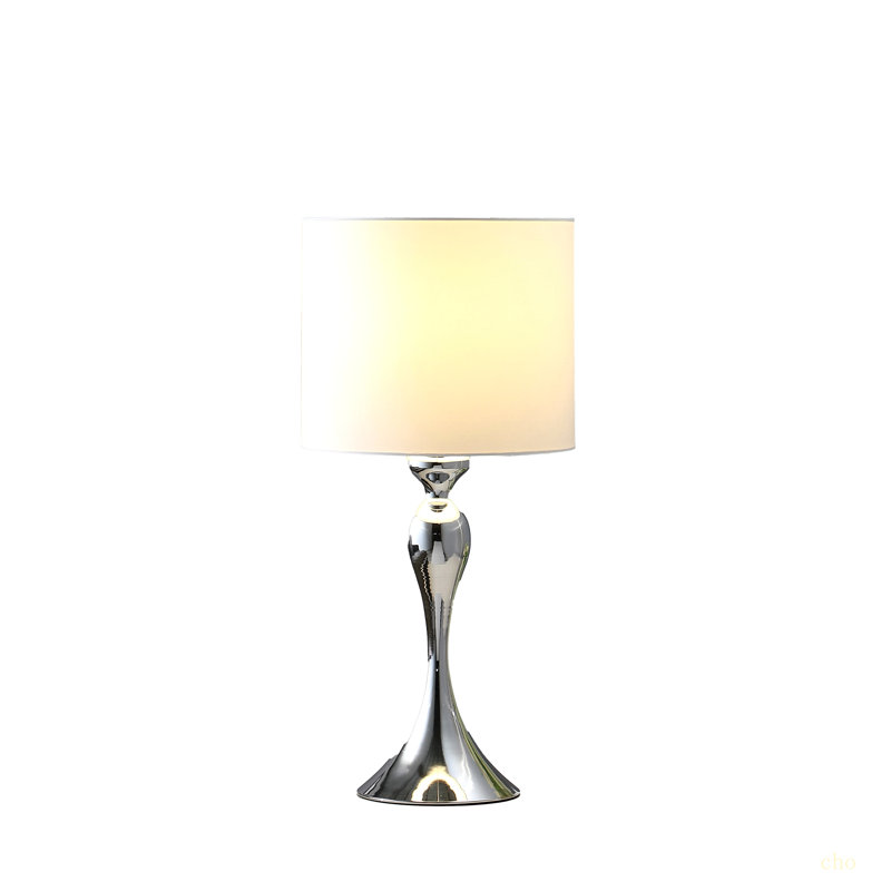 Lampe de table moderne en métal argenté 24,5 po In Bailey, Chrome chrome