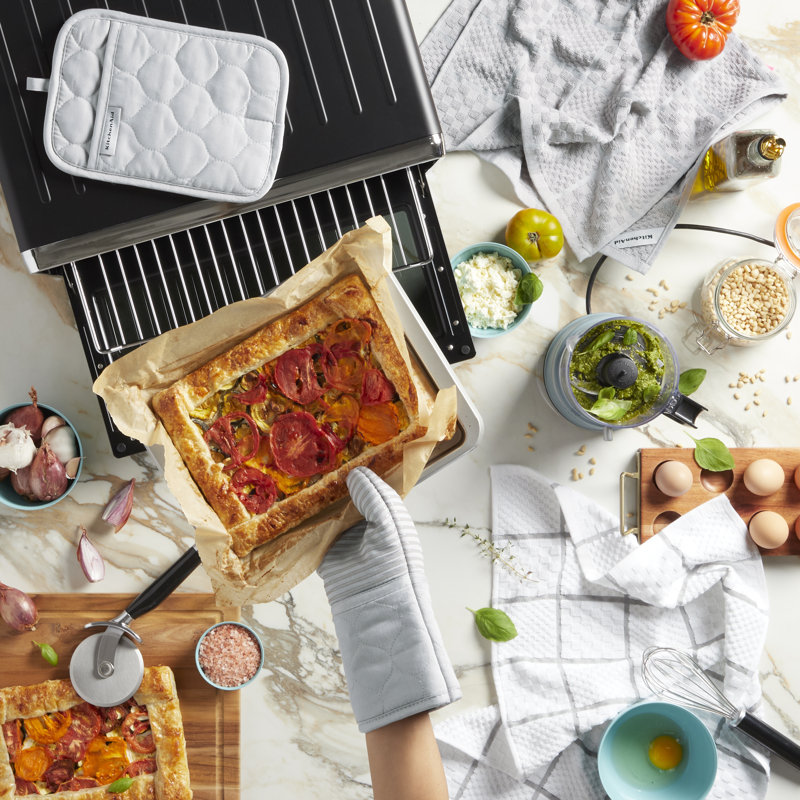 Ensemble de 4 serviettes de cuisine matelassées, gant de cuisine et poignées KitchenAid, Gris mat