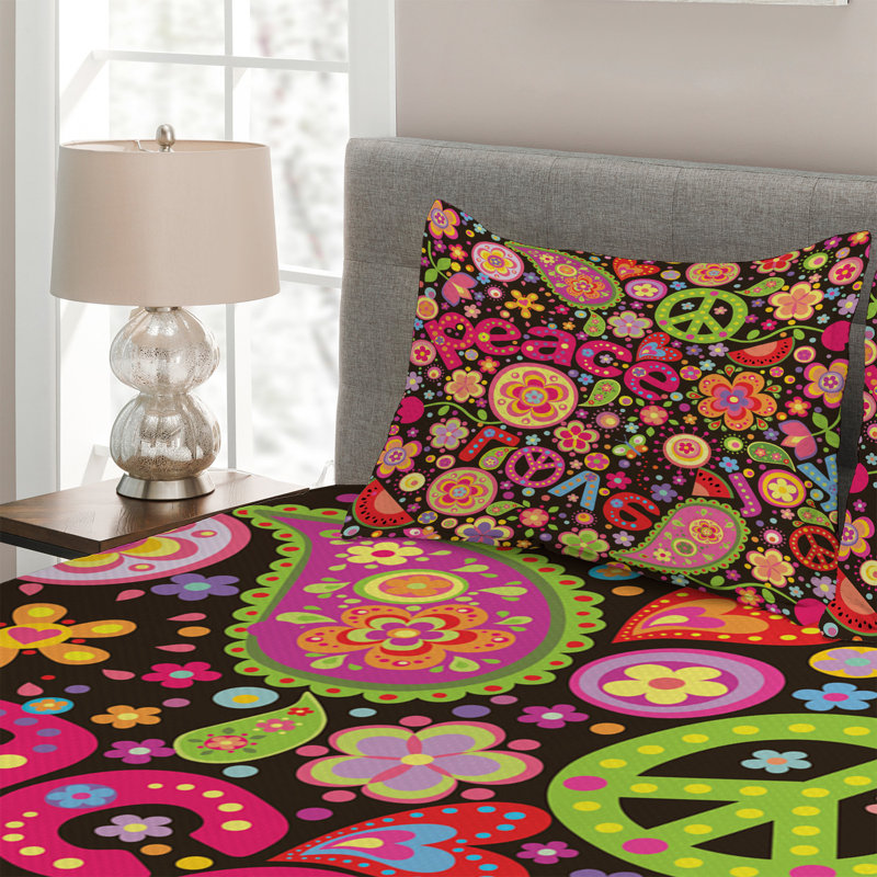 Groovy Traditional Polyester Coverlet, Queen Bedspread + 2 Shams