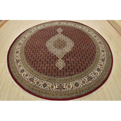 Tapis rouge unique de 9 pi 11 po x 10 pi 1 po