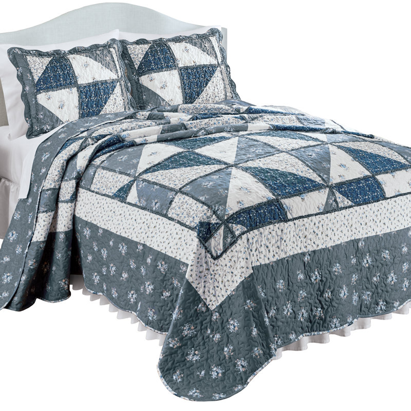 Eloise Triangle Patchwork Reversible Oversized Quilt, Full Quilt