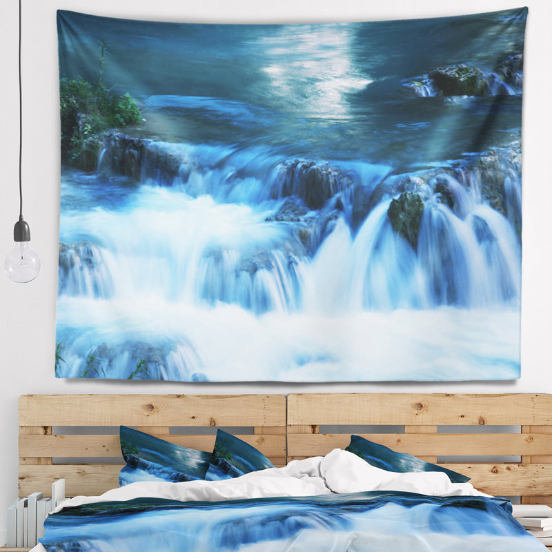 Paysage avec de magnifiques petites cascades bleues, H 32 po x l 39 po