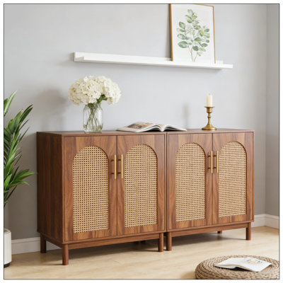 Armoire de rangement moderne avec portes en rotin faites à la main, beaucoup d'espace et une conception durable pour diverses utilisations