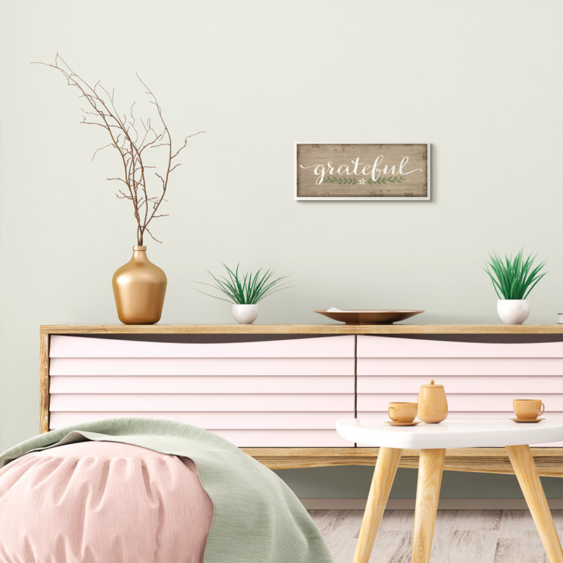 Grateful Textured Family Word - impression d'art graphique, Plaque en bois, H 7 po x l 17 po x P 0,5 po