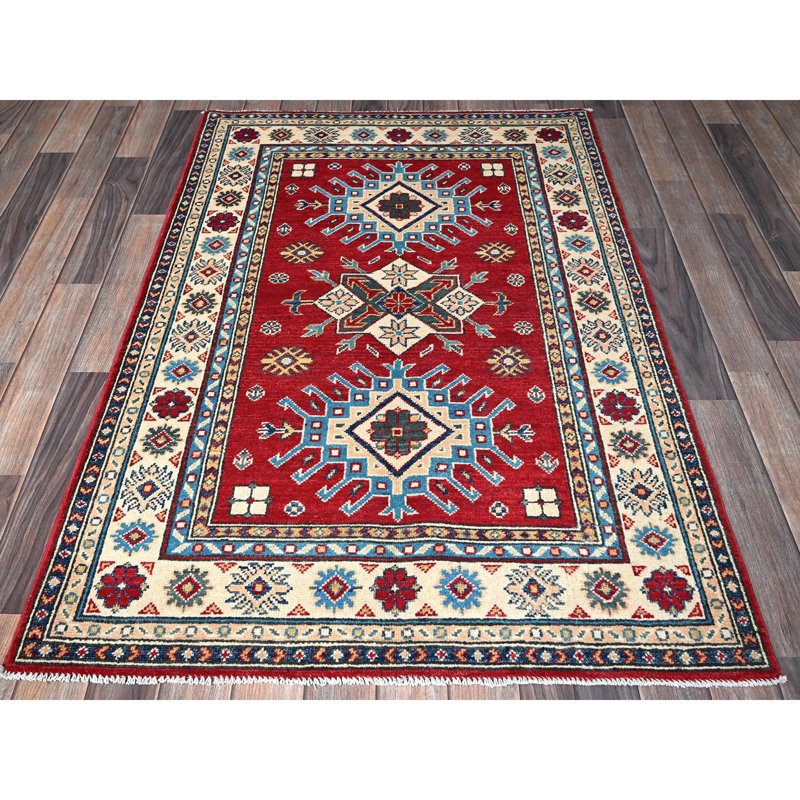 Tapis baie rouge 3 pi 5 po x 5 pi, Kazak avec motif géométrique, noué à la main, tissage plus dense, laine pure, colorants végétaux, tapis oriental