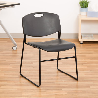 Chaise empilable en plastique robuste avec dossier profilé