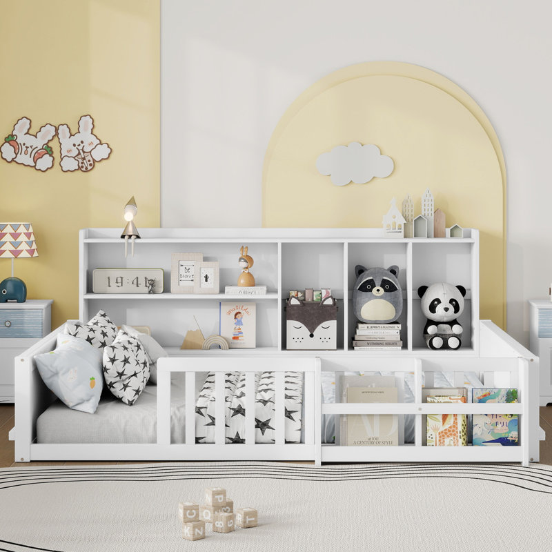 Lit double à plancher bas Nestled avec barrière de sécurité et tablettes de rangement, Lit double, Blanc