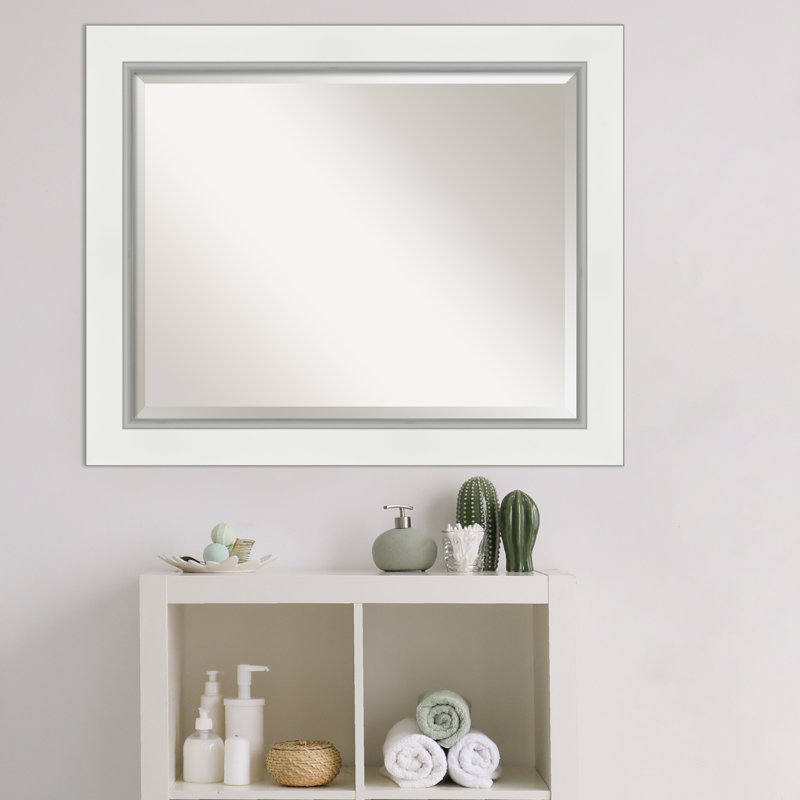 Miroir mural Quade, 33 po x 27 po, Blanc satiné / argent