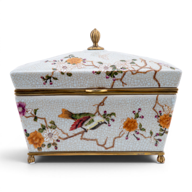 Boîte en porcelaine avec bronze doré