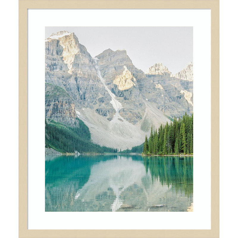 «Mountain Reflection III» par Justine Milton, reproduction d'art encadrée sur bois, H 25 po x l 21 po