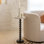 Petite table de bout à piédestal Gatik, table d'appoint contemporaine avec base noire et plateau blanc