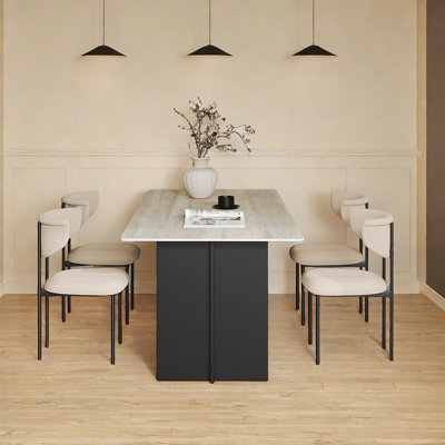 Table et chaises de style moderne