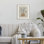 «Cottage Blooms», vase asymétrique encadré sous verre, design par Beki Marquardt