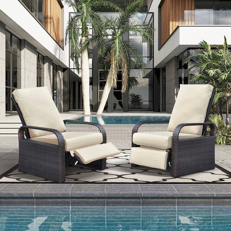 Chaise longue d'extérieur en métal Adhvik, Beige