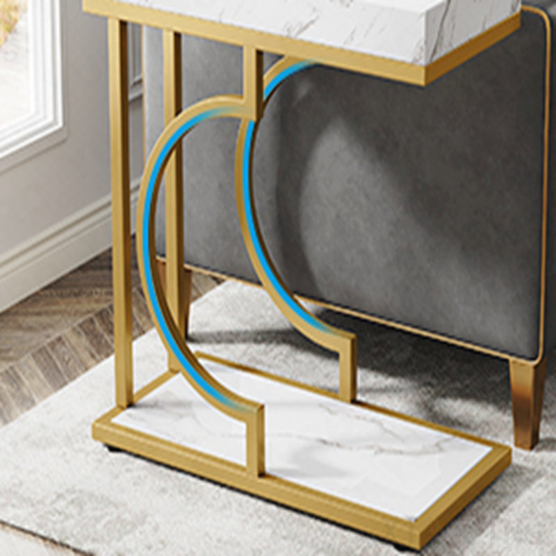 Table d'appoint en forme de C blanche en faux marbre et or blanc