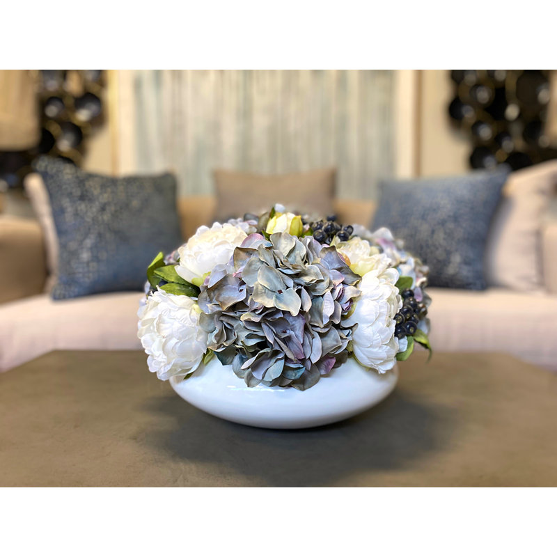 Arrangement floral d'hortensias, de pivoines et de bleuets en pot, H 11 po x l 13 po x P 13 po