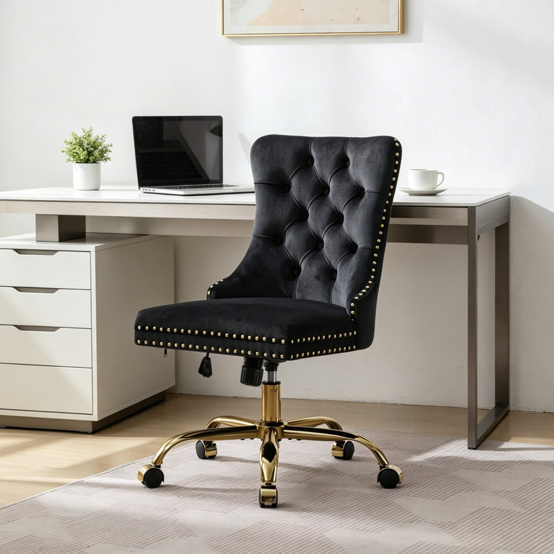 Chaise de bureau pivotante avec roulettes et garniture cloutée, Black