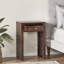 Table de bout Enticing Wood - fabriquée avec une belle texture alliant fonctionnalité et esthétique