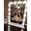 Miroir de maquillage-698865188
