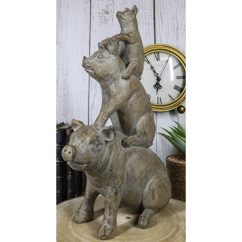Figurine Piggyback Ride