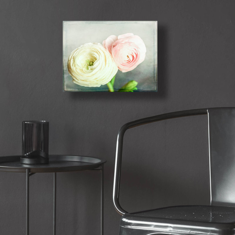 «Peony 06» par Lightbox Journal, H 12 po x l 16 po x P 0,13 po