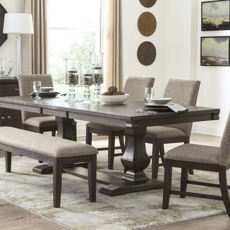 Ensemble de salle à manger 6 pièces de style traditionnel avec table à double piédestal et chaises rembourrées beiges, parfait pour une expérience élégante et confortable