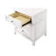Table de chevet blanche avec 3 tiroirs en bois massif et quincaillerie sur mesure