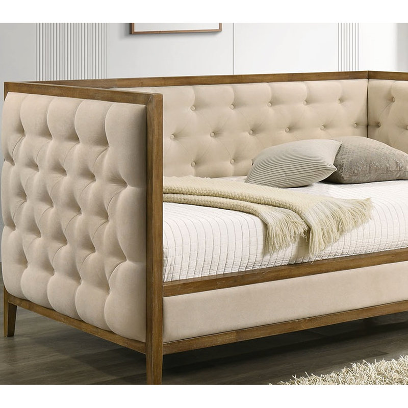 Lit de jour simple de style transitionnel, capitonnage à losanges, garniture en bois, chêne naturel, espace de repos prêt pour le matelas, pièce principale idéale