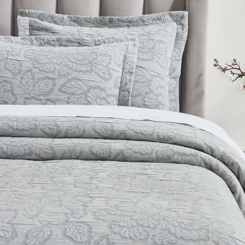 Hibiscus 100% Cotton Dual-Tone Matelassé Floral Bedspread Set , Gray, Full Bedspread + 2 Standard Pillowshams