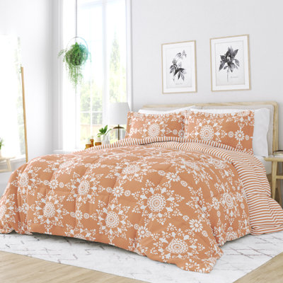 Daisy Medallion Reversible Down-Alternative Comforter