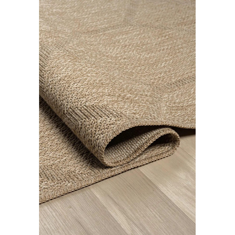 Tapis beige à motifs géométriques répétitifs en polypropylène tissé à la machine, Medium — 5'3" x 7'7"