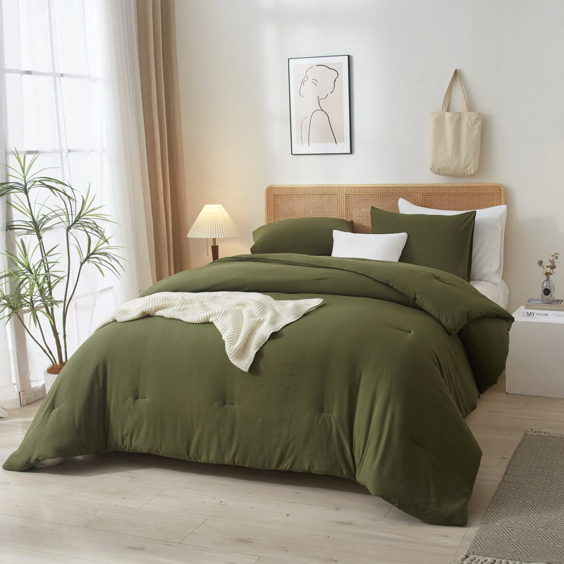 3-Piece 90g Lightweight All-season Microfiber Comforter Set, Queen Comforter + 2 Standard Shams, Army Green