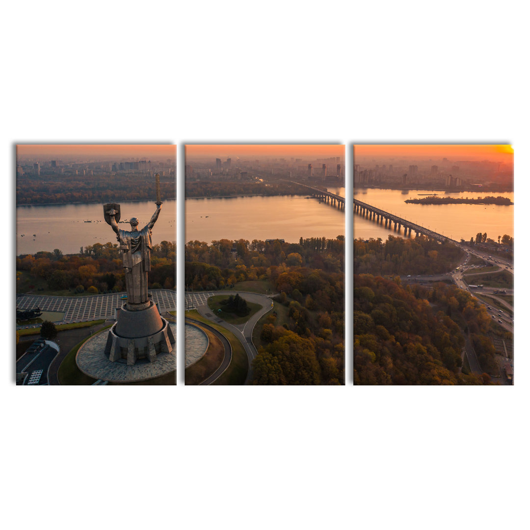 Leinwandbild Skyline von Kiew bei Sonnenuntergang