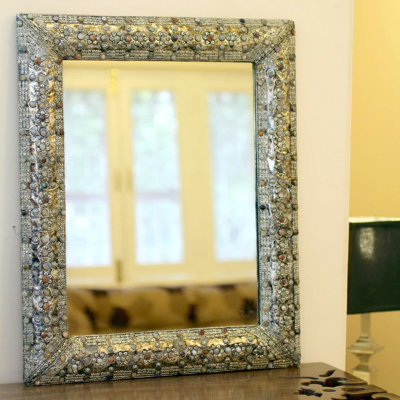 Miroir mural en laiton repoussé