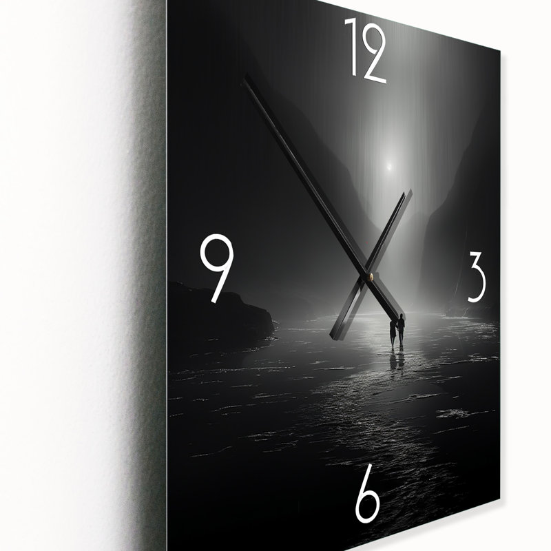 Couple marchant à travers la brume mystérieuse de la pleine lune - Horloge murale prairie surdimensionnée, Petit