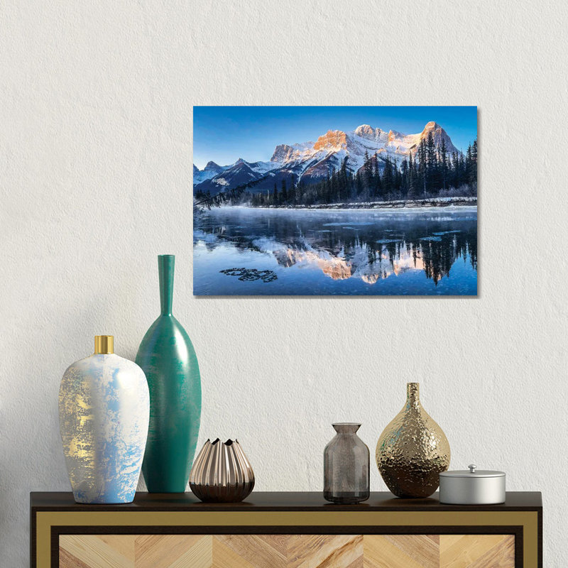 «Golden Light Over Icy Waters», reproduction d'art sur toile tendue, H 12 po x l 18 po, Toile tendue, Ne s’applique pas
