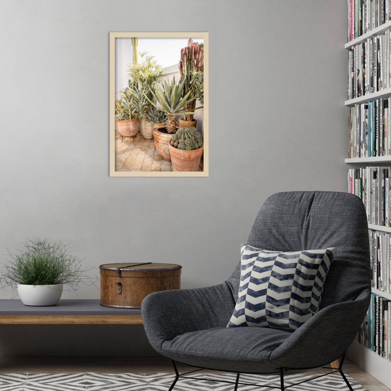 "Patio Garden" avec pots de plantes grasses par Henrike Schenk, reproduction d'art encadrée en bois, H 25 po x l 17 po