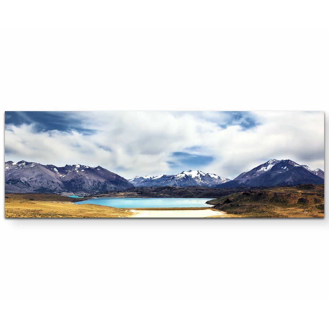 Leinwandbild Blauer See zwischen schneebedeckten Bergen