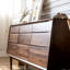 Armoire de rangement en noyer avec tiroirs