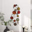 Décoration murale multicolore en métal avec cadre à volutes