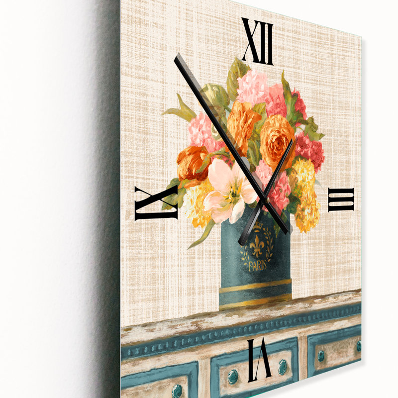 Tulipes dans une boîte à chapeaux sarcelle et dorée sur lin - Horloge murale florale en métal, Petit