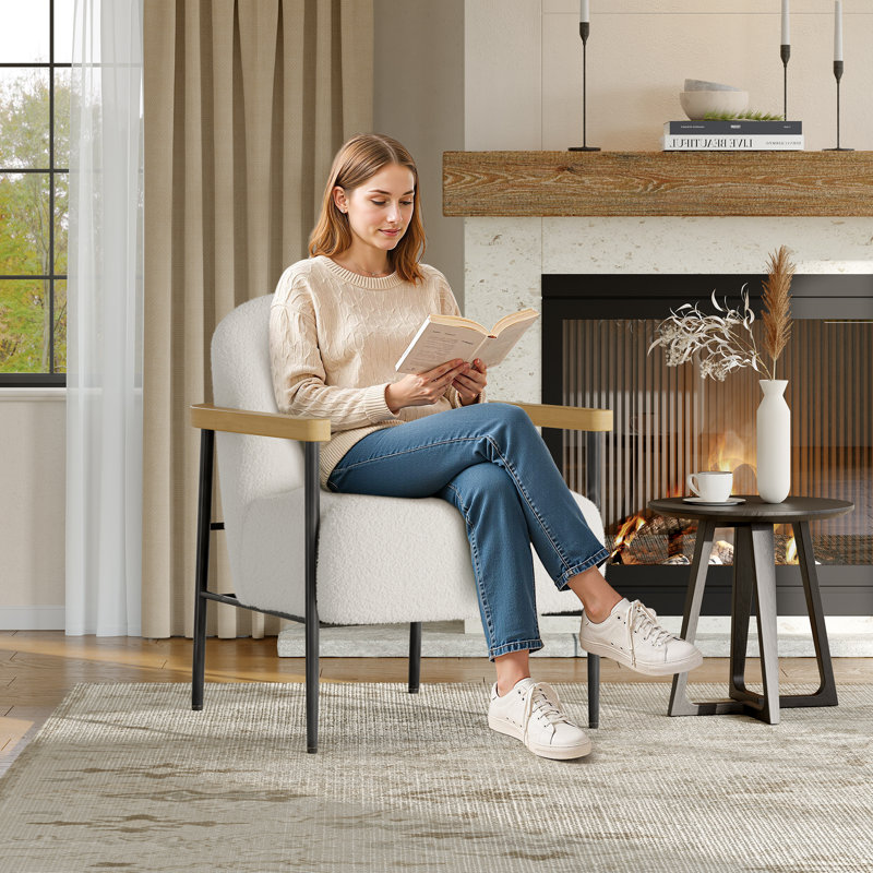 Chaise d'appoint moderne, chaise confortable blanche avec tissu en peluche, accoudoirs en bois, structure en métal et pieds réglables