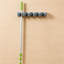 Organisateur de rangement mural pour balais, vadrouilles et outils longs - Gris