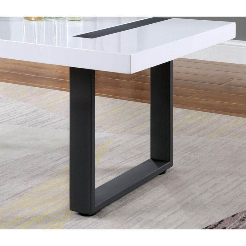 Table de bout avec pieds robustes en métal