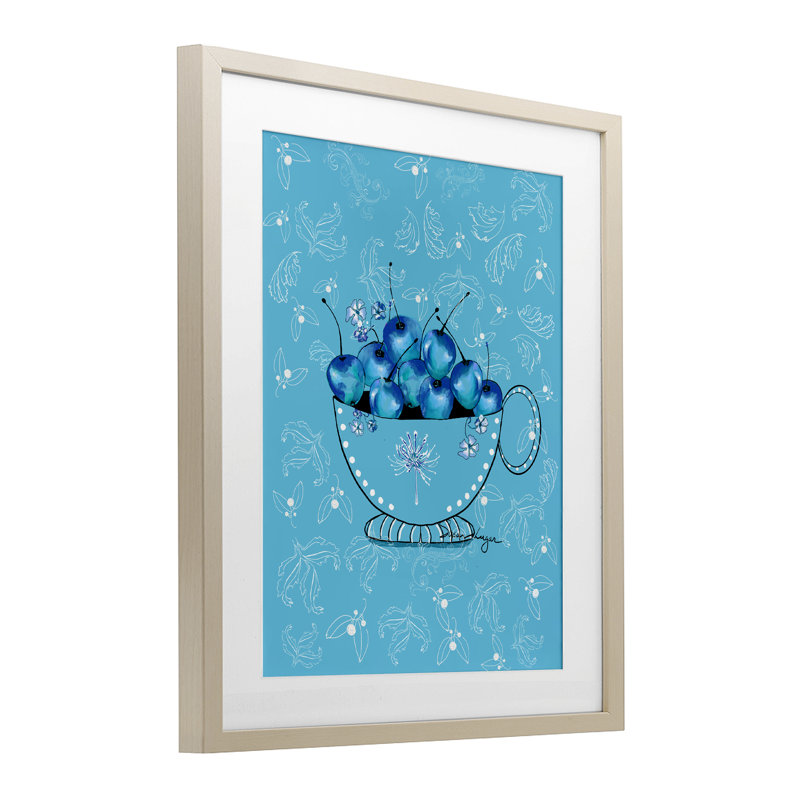 «Blue Cherries Teacup on Florals», reproduction encadrée sous verre, conception de Susan Lugar, H 21 po x l 17 po