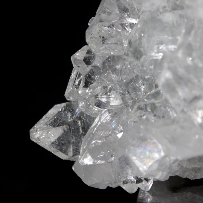Apophyllite Hallbera sur calcédoine