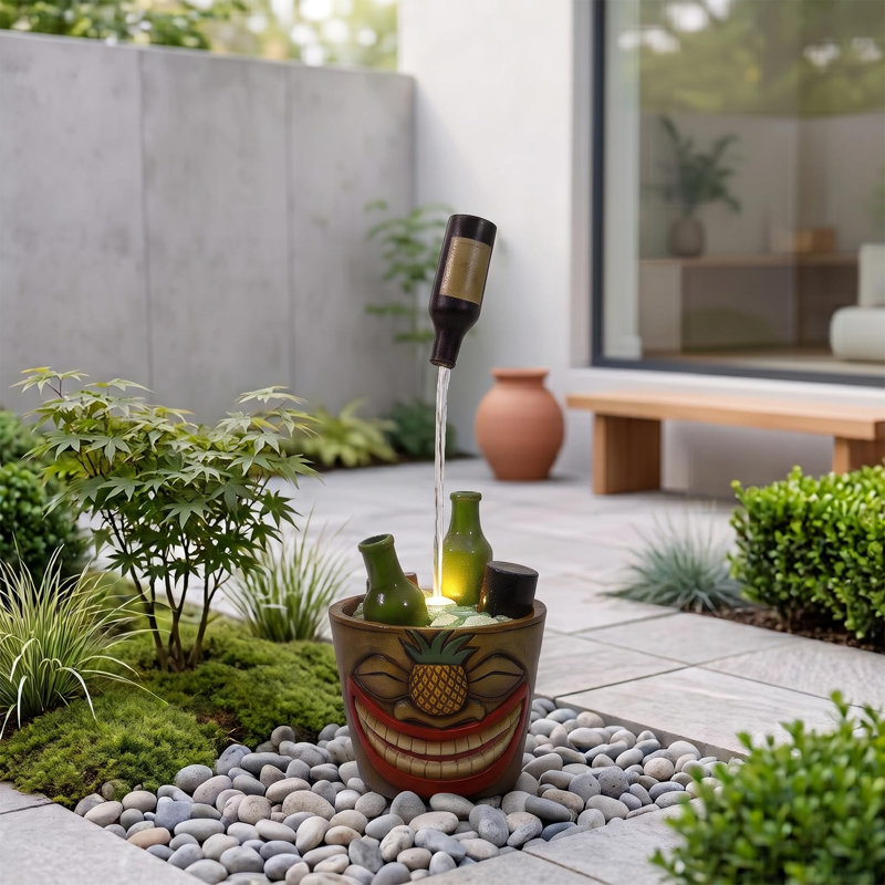 Fontaine fantaisiste avec masque Tiki