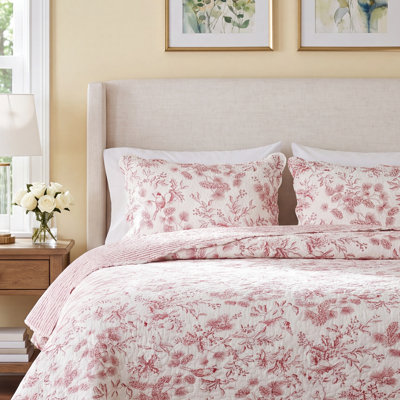 Iria Red/White Standard Cotton Reversible Quilt Set