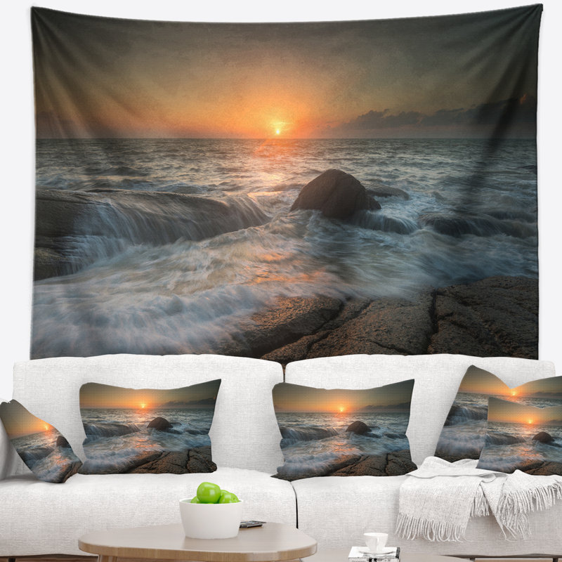 Tapisserie «Lashing Sea Waves at Sunset», H 68 po x l 80 po
